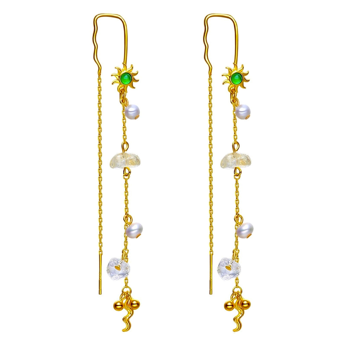 Pallantis Grønne Sol Øreringe har solformede grønne sten, ferskvandsperler, gennemsigtige perler og små guldvedhæng, alle elegant ophængt i tynde guldkæder.